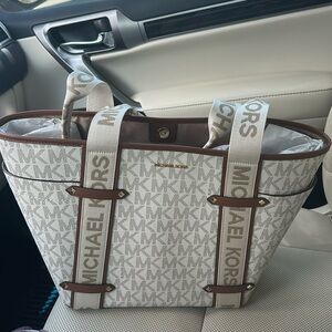 Michael Kors Maeve Vanilla/Lugg LG Logo Open Tote Large Handbag NWT